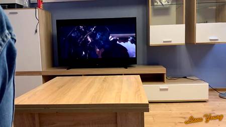 Красивая девушка нежно сосет и проглатывает сперму от первого лица