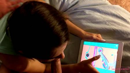 Русский пацан пялит сзади молоденькую сестренку от первого лица