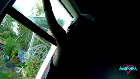 Русская домработница прыгает на фаллосе хозяина за деньги