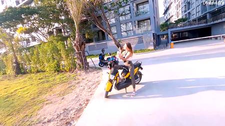 Страстный секс от первого лица на первом свидании с ухоженной девушкой