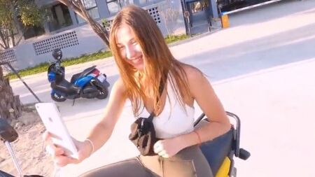 Страстный секс от первого лица на первом свидании с ухоженной девушкой