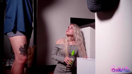 Дядя Коля накормил племянницу спермой после жаркого инцеста на кухне