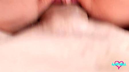 Русская малышка ощутила влагалищем взрывной оргазм парня