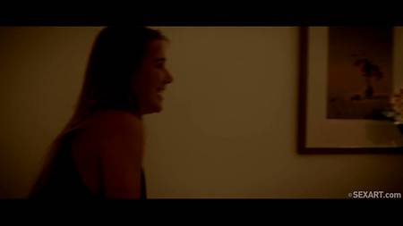 Стройная телка пошалила с вибратором, а после запрыгнула на хуй парня