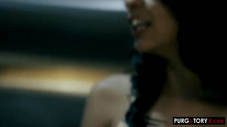 Горячая оргия на кухонном столе с безотказными красивыми брюнетками