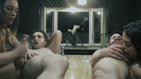 Горячая оргия на кухонном столе с безотказными красивыми брюнетками