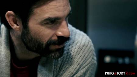 Горячая оргия на кухонном столе с безотказными красивыми брюнетками