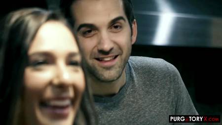 Горячая оргия на кухонном столе с безотказными красивыми брюнетками