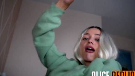 Жаркое порево от первого лица с белокурой стройной девушкой