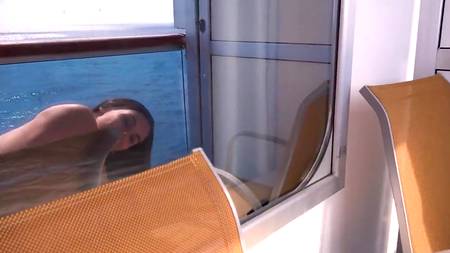 Сказочный анальный секс на корабле с грудастой брюнеткой