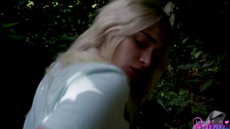 Русский чувак заплатил молодой блондинке за отпадный секс на улице