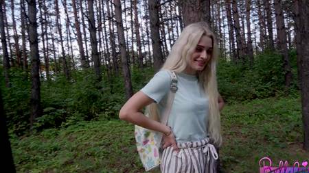 Русский чувак заплатил молодой блондинке за отпадный секс на улице