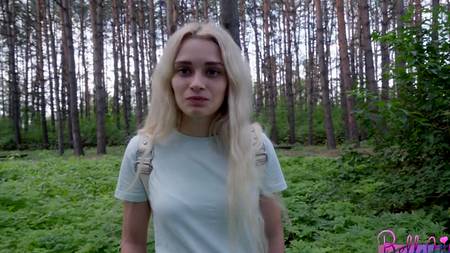 Русский чувак заплатил молодой блондинке за отпадный секс на улице