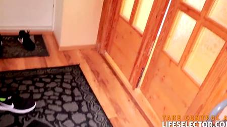 Пошлый батя шпилит молоденькую дочку и снимает на камеру