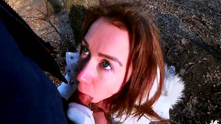 Анальный секс зимой в парке с привлекательной стройной девкой