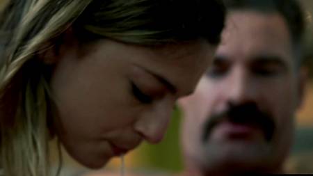 Зрелый мужчина обкончал задницы оттраханных молодых девиц