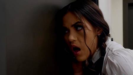 Сексапильные студентки прыгают на члене мускулистого препода