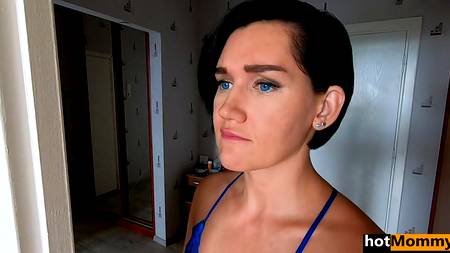 Горячий мужчина активно ебет сисятую милфу с голубыми глазами