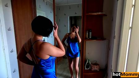 Горячий мужчина активно ебет сисятую милфу с голубыми глазами