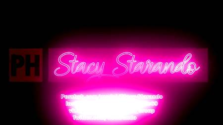 Телочка с брекетами красиво извивается на шняге русского пацана