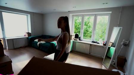 Стройная русская молодуха отблагодарила парня фантастическим сексом