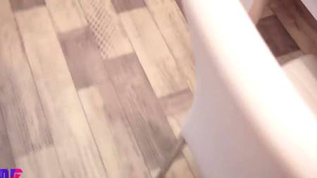 Русская пышка оргазмирует раком на толстом члене ухажера