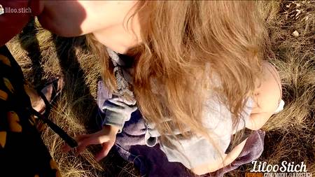 Русский пацан дрючит на природе молодую сучку с круглой задницей