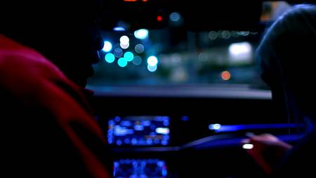 Белая девка вылизала негру анал перед долгим сексом