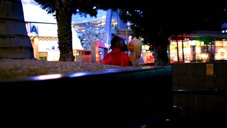 Белая девка вылизала негру анал перед долгим сексом