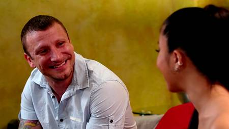 Стройная азиатка отдалась в душевой мужчине с большим стволом