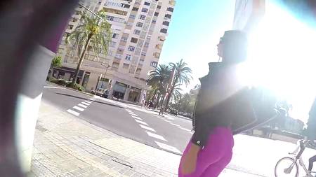 Байкер запикапил и трахнул телку в примерочной магазина