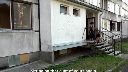 Горячая брюнетка подработала пиздой прилично деньжат