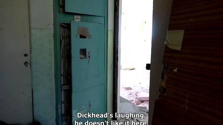 Горячая брюнетка подработала пиздой прилично деньжат