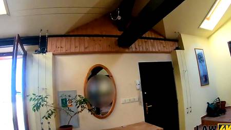 Полицейский отжарил в участке арестованную брюнетку с классными сиськами