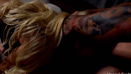 Не сдержался и кончил внутрь пизды сучке с большой грудью