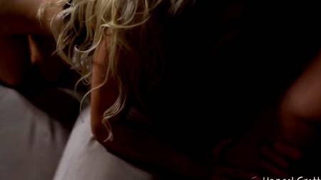 Не сдержался и кончил внутрь пизды сучке с большой грудью