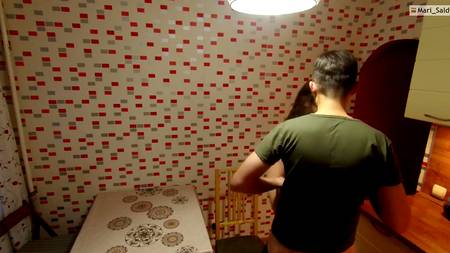 Русский чувак засадил в задницу симпатичной подружке сестры