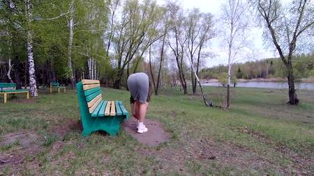 Русский пацан заплатил девушке за секс с днем в парке