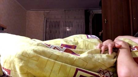 Русская телочка наслаждается на члене брата в домашней обстановке