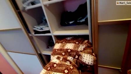 Похотливый сынишка отодрал сзади застрявшую в шкафу маму