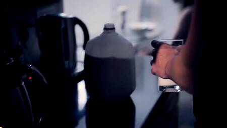 Приютил несчастную подругу и страстно её трахнул