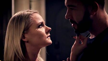 Приютил несчастную подругу и страстно её трахнул