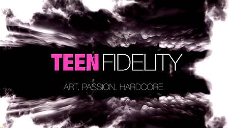 Продавец магазина в подсобке страстно трахает красотку