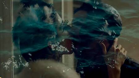 Пацан проводит время с горничной и трахает её