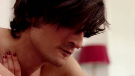 Пацан проводит время с горничной и трахает её