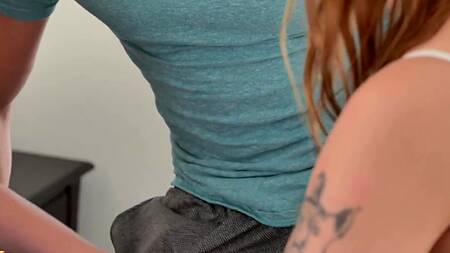 Подруга мирит пару и уговаривает их на секс втроем