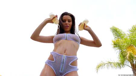 Красотка Lana Rhoades обожает заниматься сексом в масле