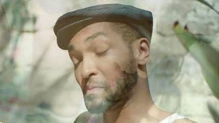 Худышка после полета трахается с пилотом в поле