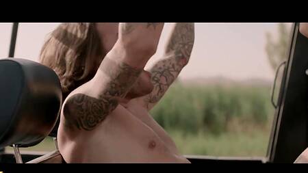 Худышка после полета трахается с пилотом в поле