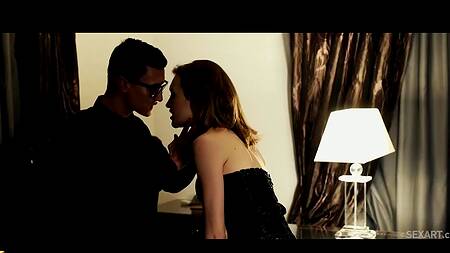 Секретарша в корсете хочет, чтобы бос над ней доминировал и трахал